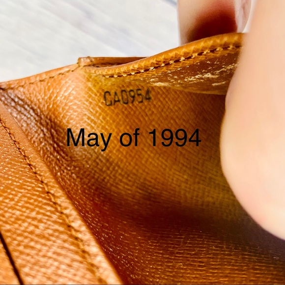 Louis Vuitton Marco bifold wallet card holder with dust bag - Picture 7 of 12